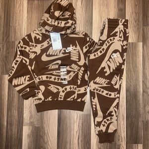 Nike logo YXS matching set. NWT NIP purchased from Nike.com. Embroidered logos